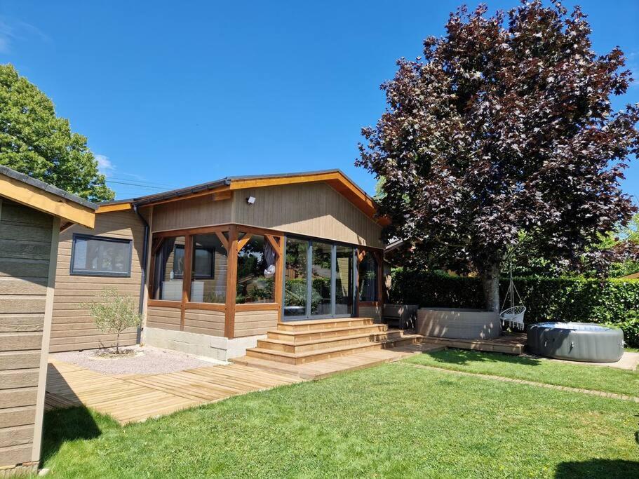 Chalet Moderne Au Bord D'Un Lac Saint-Sauveur-les-Bray Экстерьер фото